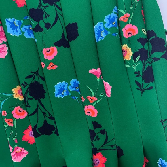 Vince Camuto Green Flowered Scuba Dress NWT - Picture 3 of 7